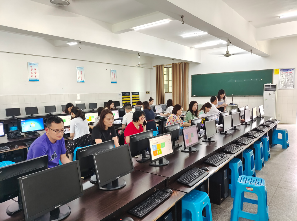 計(jì)劃財(cái)務(wù)處召開報(bào)賬員培訓(xùn)會(huì)