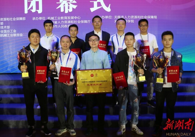 喜報(bào)喜報(bào)!第九屆全國數(shù)控技能大賽 機(jī)械工程系斬獲1個(gè)一等獎(jiǎng)3個(gè)二等獎(jiǎng)