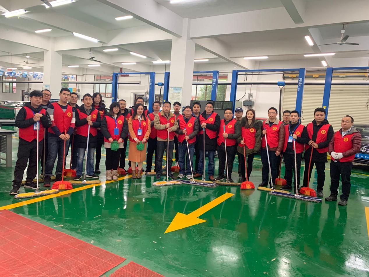 汽車(chē)系黨總支開(kāi)展“為群眾辦實(shí)事”志愿服務(wù)活動(dòng)