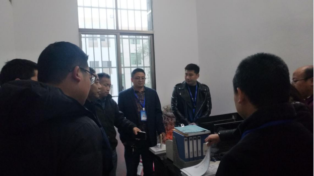 對照先進(jìn)找差距，學(xué)習(xí)樣板促提高