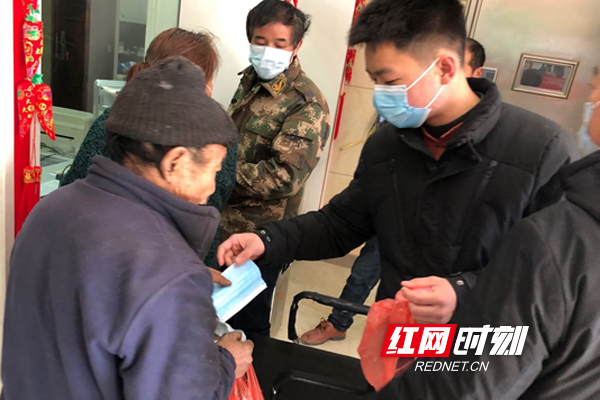 展青年擔(dān)當(dāng)！衡陽技師學(xué)院“00后”學(xué)子主動“請纓”奮戰(zhàn)防疫一線