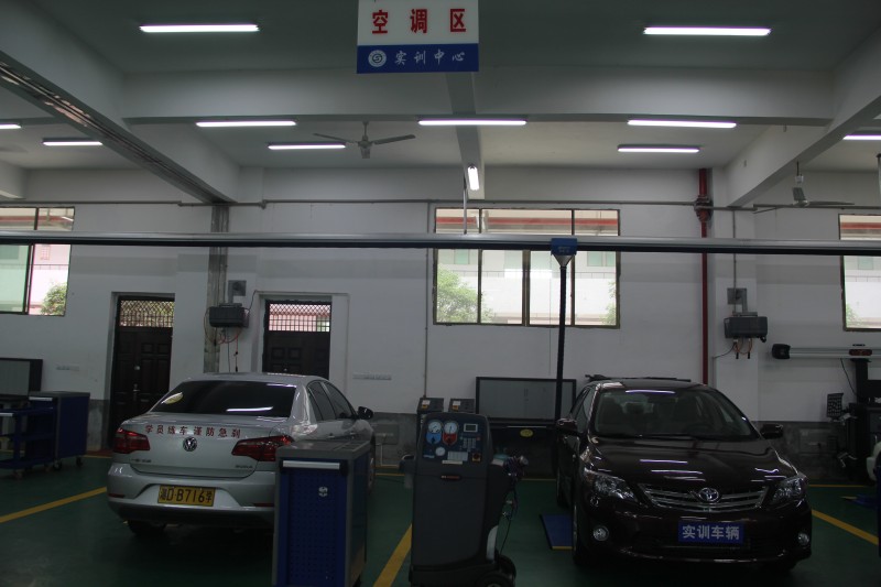 汽車空調(diào)實訓(xùn)區(qū)域