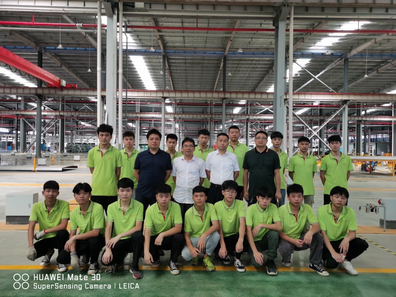 校外實(shí)訓(xùn)基地:衡陽(yáng)智電客車有限責(zé)任公司