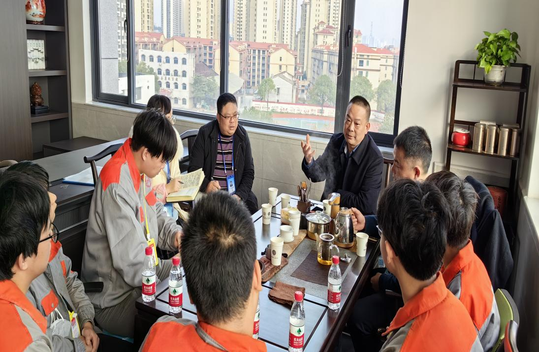 廖與飛深入交通工程學(xué)院聯(lián)點班級調(diào)研