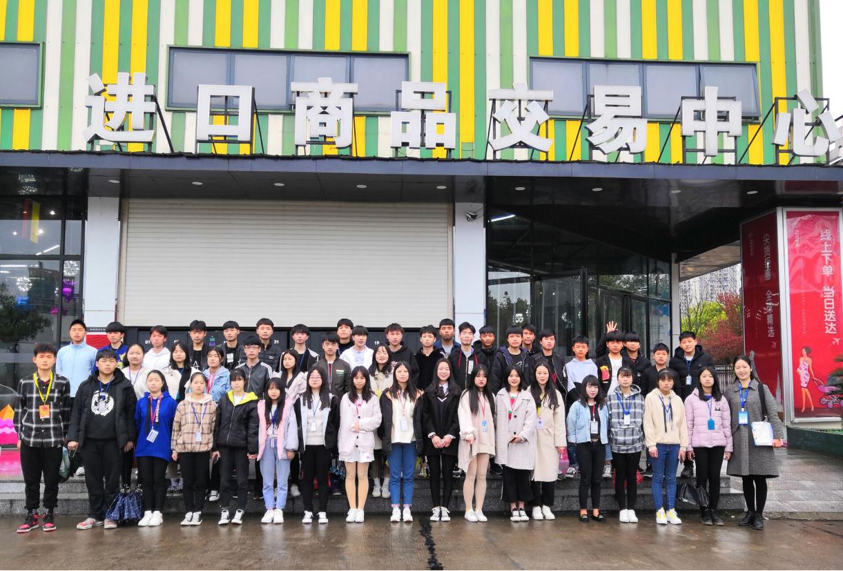 把課堂搬進企業(yè)  我院現代物流系組織物流專業(yè)學生赴企業(yè)開展實地教學(圖文)