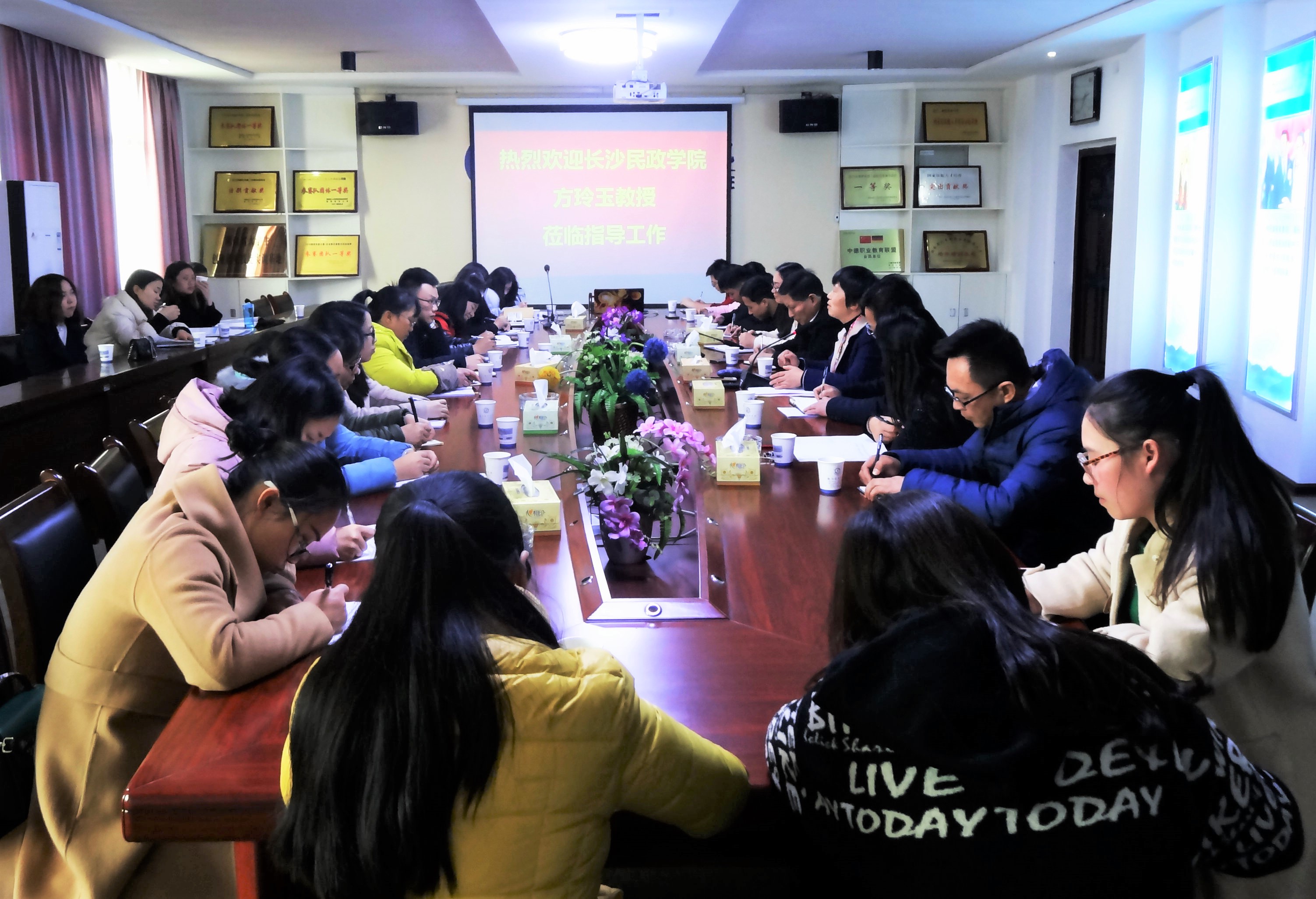 省內(nèi)電子商務權威專家來我院現(xiàn)代物流系指導專業(yè)建設(圖文)