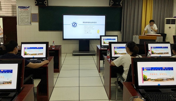 學院舉辦網(wǎng)站管理員業(yè)務培訓