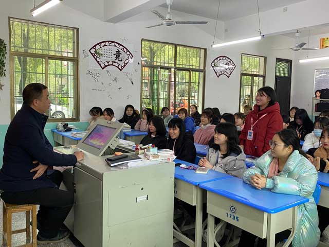 經(jīng)濟(jì)貿(mào)易系開(kāi)展黨史宣講活動(dòng)