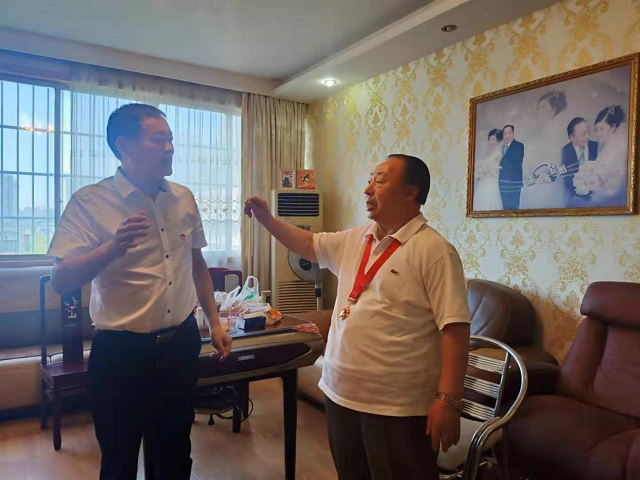 學(xué)院黨委班子成員走訪慰問老黨員和困難黨員 