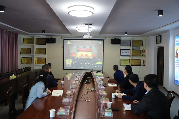 衡陽技師學(xué)院黨委理論學(xué)習(xí)中心組集中觀看省第十二次黨代會開幕式