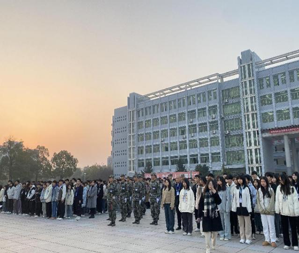 【國(guó)旗下的講話】打造學(xué)院德育新平臺(tái)