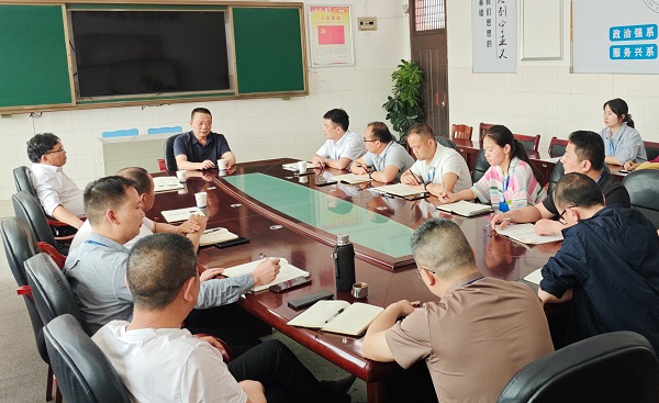 學(xué)院院長(zhǎng)廖與飛調(diào)研交通工程學(xué)院