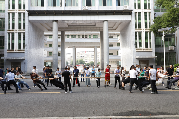 2025年學(xué)院職工拔河比賽圓滿結(jié)束