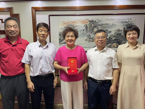 學(xué)院開展“七一”走訪慰問活動