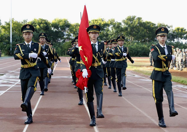 迷彩青春啟程！衡陽技師學(xué)院舉行2025級(jí)新生軍訓(xùn)動(dòng)員大會(huì)