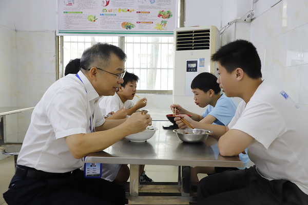 衡陽技師學(xué)院：陪餐暖學(xué)子，共話民族情