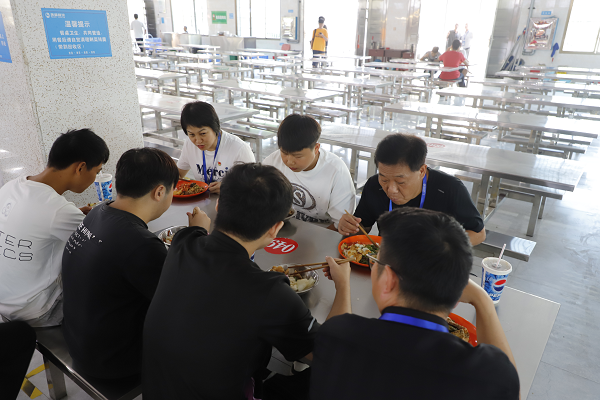 機(jī)關(guān)第一黨支部開(kāi)展“美好‘食’光、有愛(ài)‘餐’與”主題黨日活動(dòng)