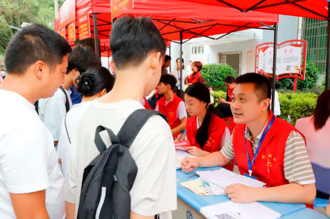 迎新季 | 點亮匠心，助力夢想！2025級班主任已就位！