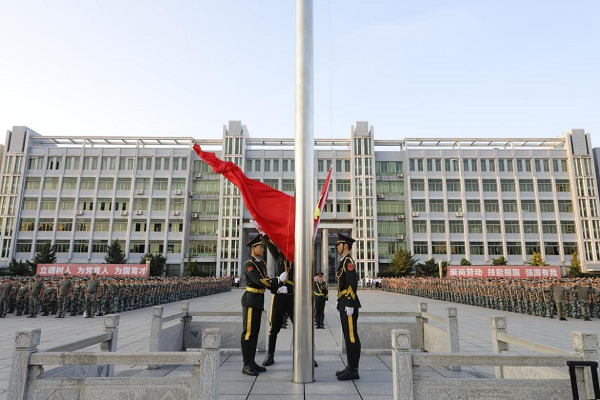 衡陽技師學(xué)院舉行升國旗儀式暨“國旗下的講話”活動(dòng)