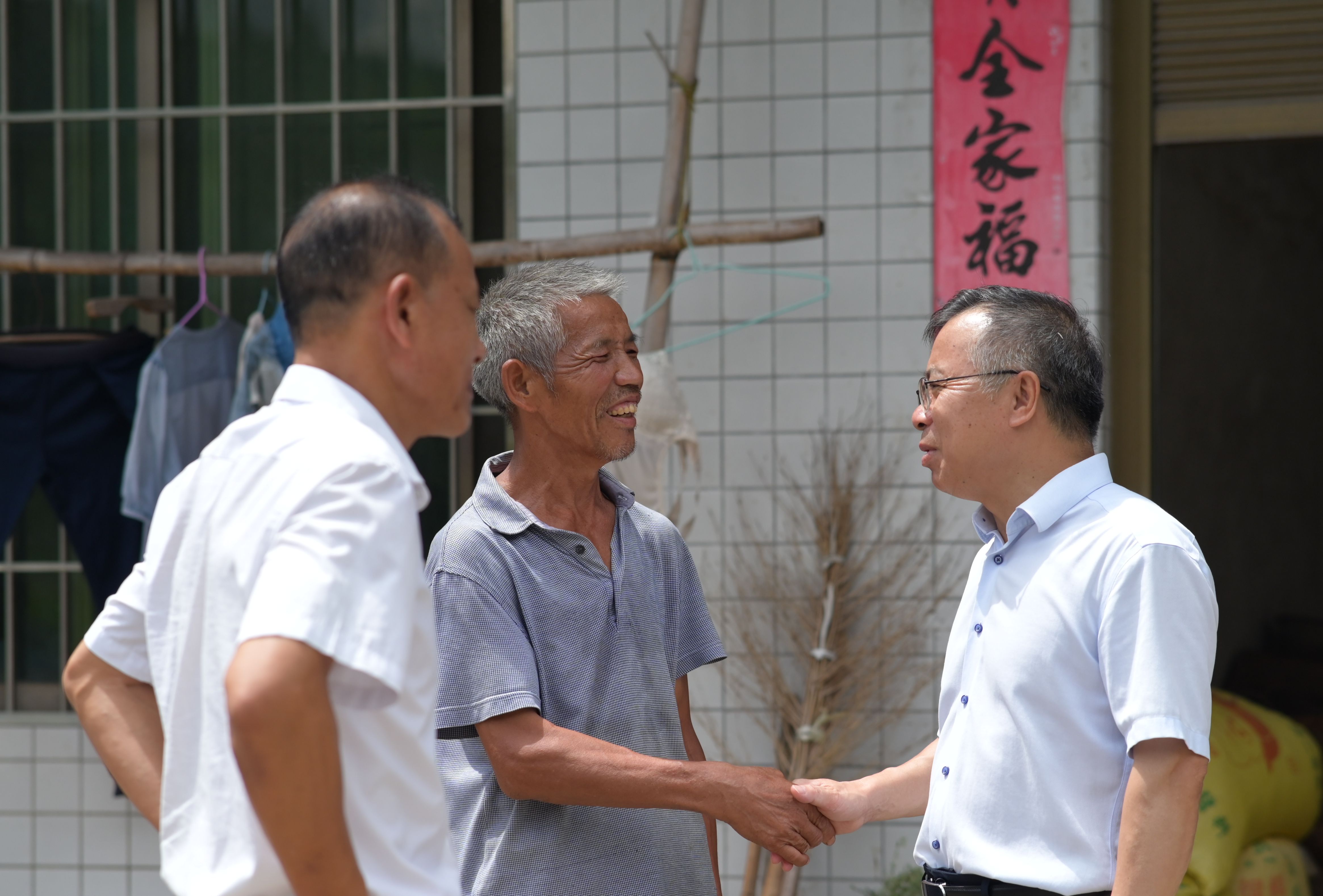 學(xué)院黨委書記肖春林一行調(diào)研鄉(xiāng)村振興工作