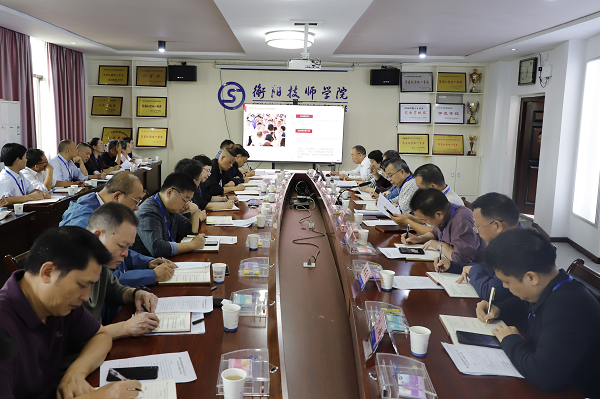 學(xué)院黨委理論學(xué)習(xí)中心組（擴(kuò)大）舉行2025年第9次集體學(xué)習(xí)