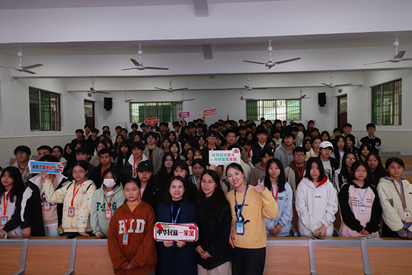 學(xué)院舉辦“民族團(tuán)結(jié)一家親”示范性宣講活動(dòng)