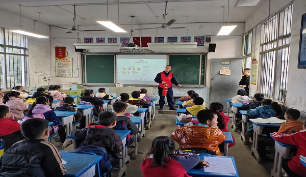 衡陽技師學(xué)院志愿者赴衡山店門完小開展 消防專業(yè)知識進校園活動