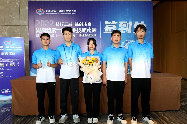 【冠軍風(fēng)采】海報(bào)丨衡陽(yáng)技師學(xué)院：今夏好“豐景”，金牌鑄輝煌
