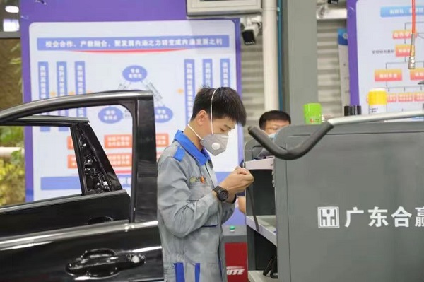 喜訊！衡陽技師學(xué)院在2022年全國職業(yè)院校技能大賽中職組車身修理賽項競賽中奪得二等獎