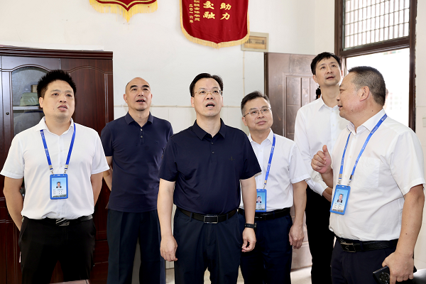 省民宗委黨組副書記、副主任胡建新一行來學(xué)院調(diào)研指導(dǎo)民族團(tuán)結(jié)進(jìn)步示范點(diǎn)創(chuàng)建工作 