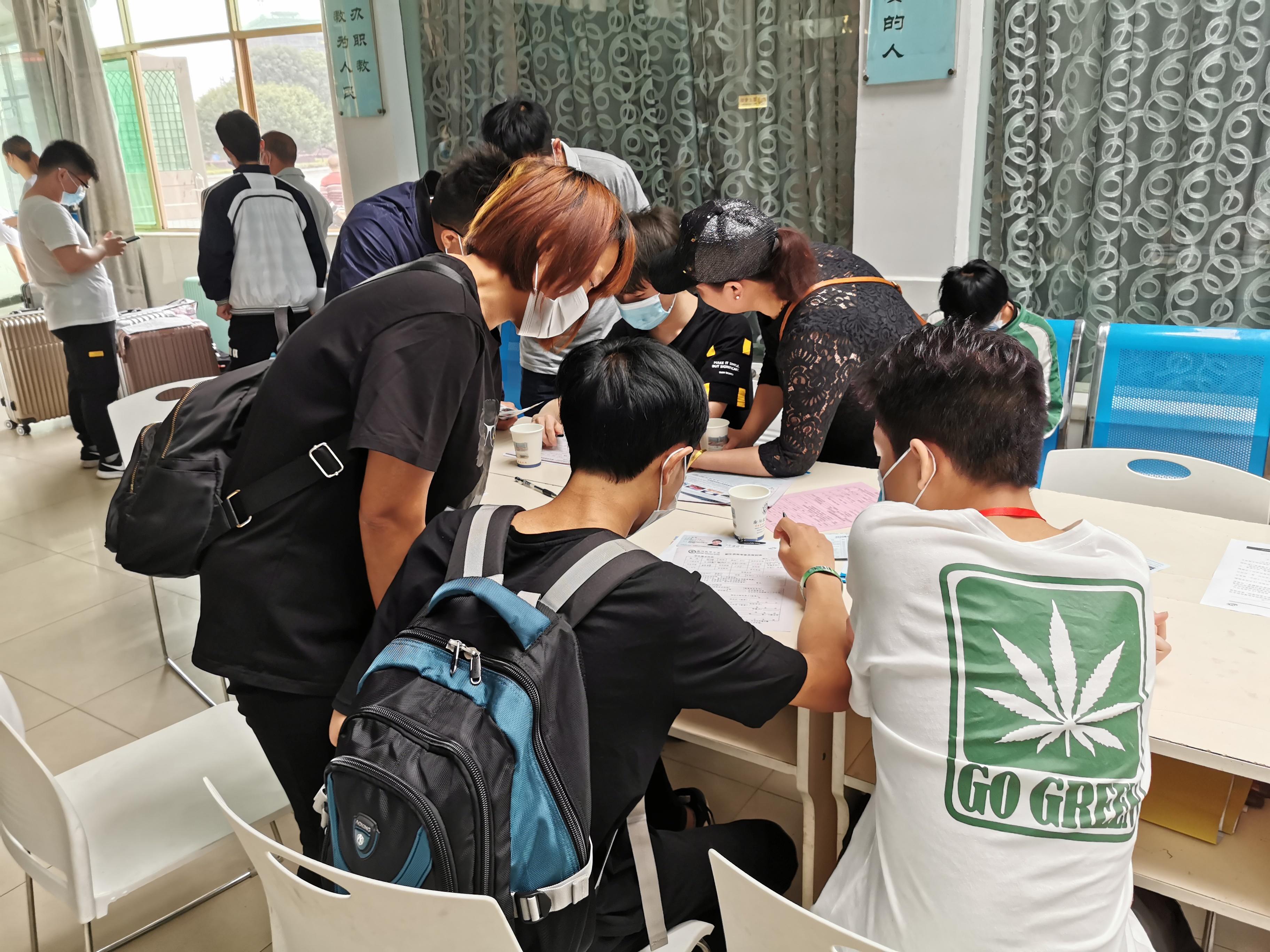 不忘初心、牢記使命，招生辦公室在尹向陽主任的引領(lǐng)下積極開展春插生報到工作